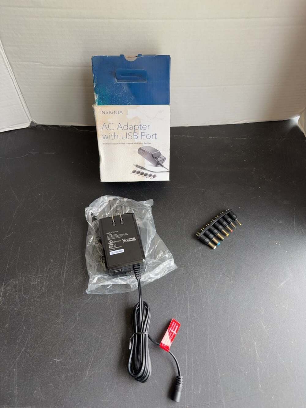 Insignia NS-AC1200 Universal AC Power Adapter + USB Port and 7 Interchangeable